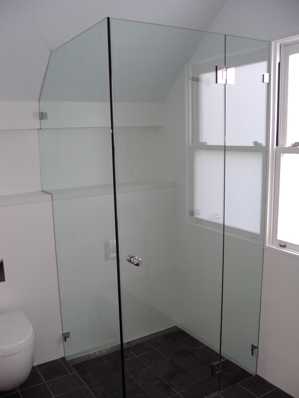 Frameless Shower Screen